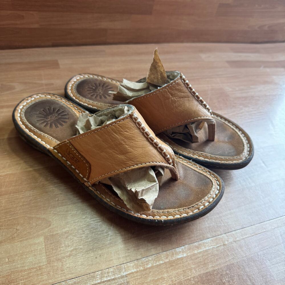 UGG Australia Layback Thong Sandals. Size 6